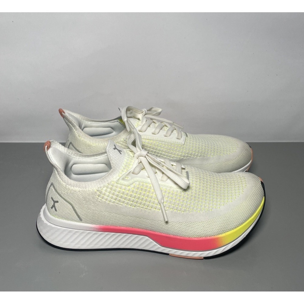 Flux Adapt Runner Women's Size 8 Athletic Shoes
